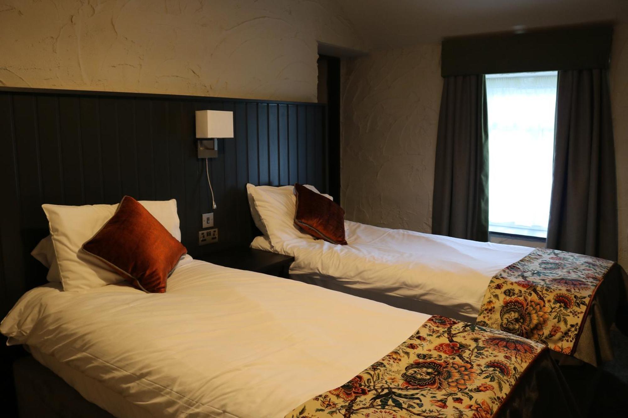 Black Dog Inn Bolton Bagian luar foto